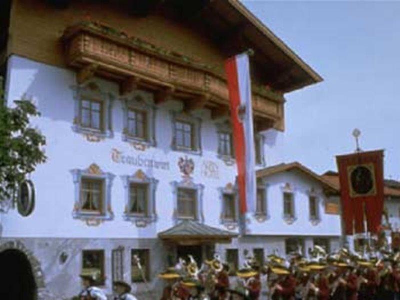 Alpin Hotel Traubenwirt Birgitz Exterior foto