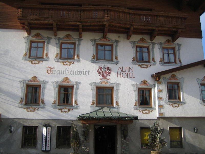 Alpin Hotel Traubenwirt Birgitz Exterior foto